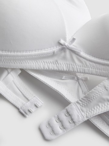 2pk Moulded Bras detail 1