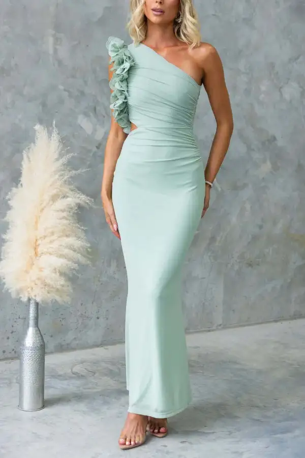 Sophisticated Sleeveless And Flowing Maxi Skirt