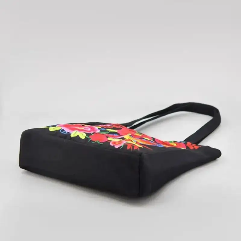 Artisan Retro: Flower-Embellished Canvas Tote Bag
