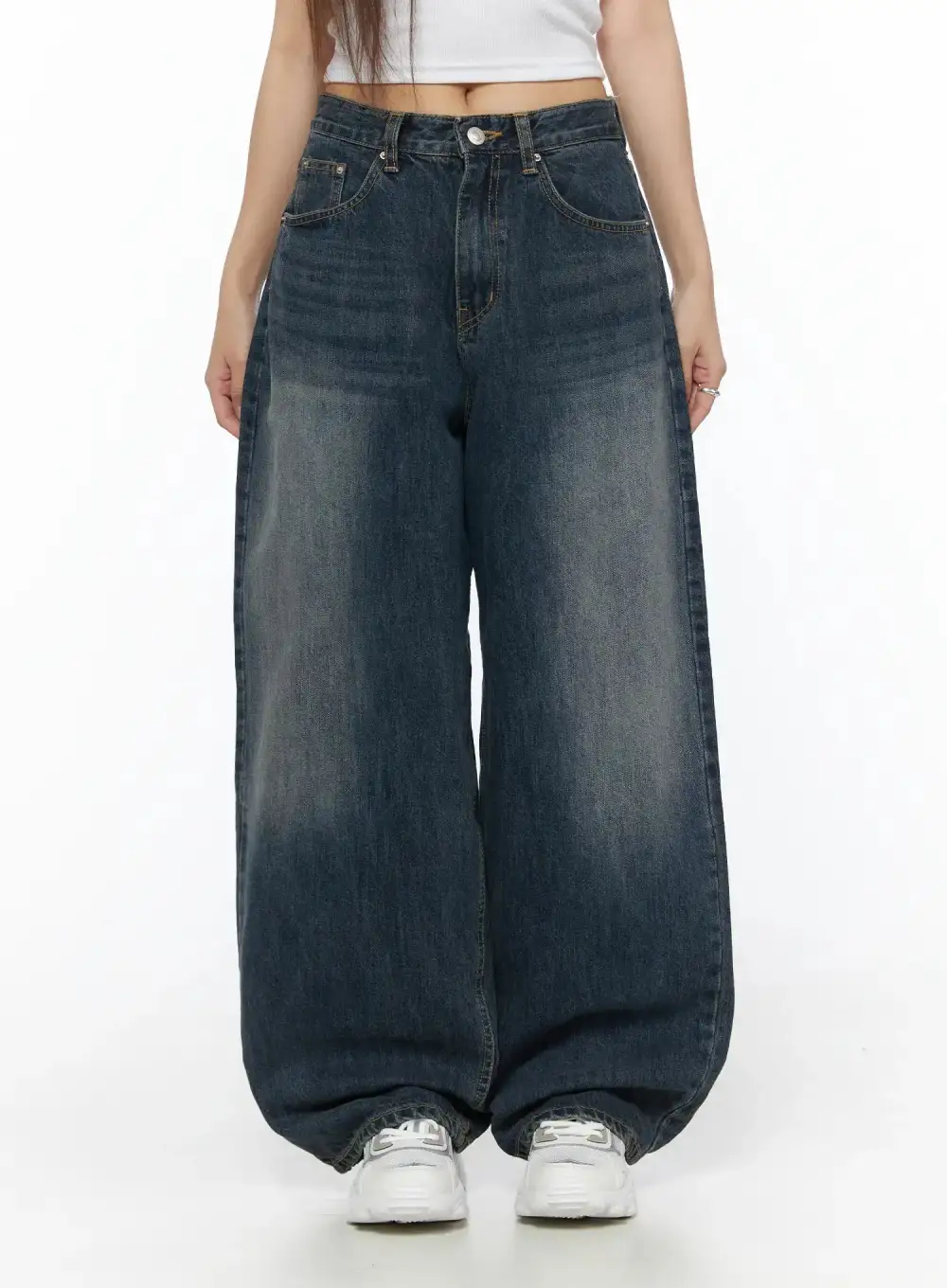 Washed Low-Rise Baggy Jeans
