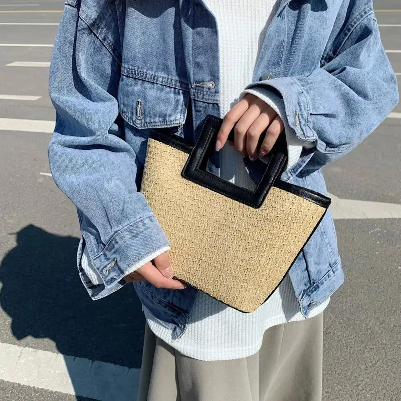Coastal Essential: Large-Capacity Summer Beach Tote