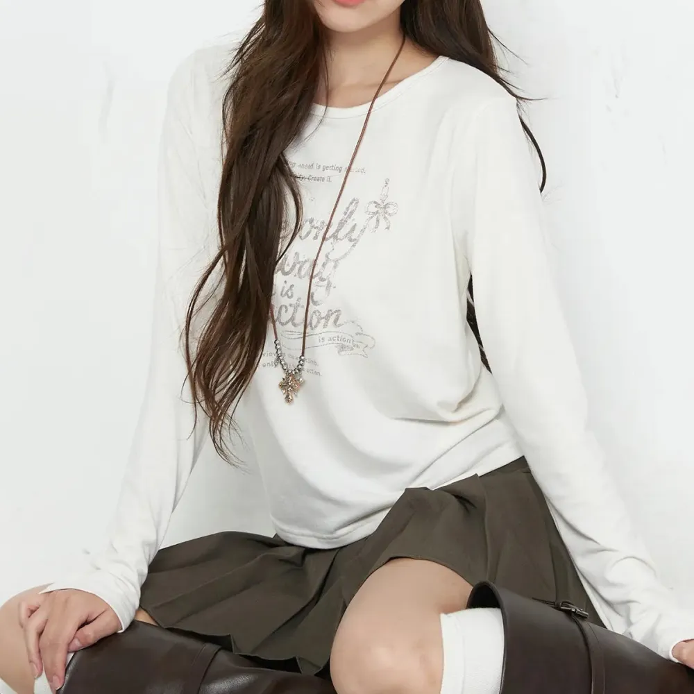 Vintage Graphic Round-Neck Long Sleeve Top