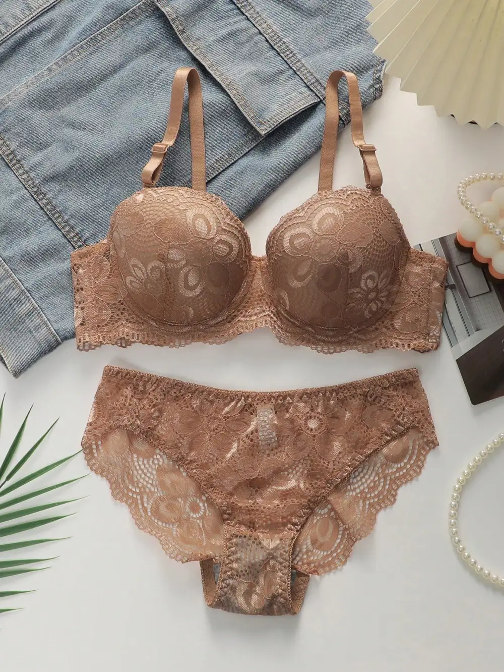 Contrast Lace Underwire Bra And Brief Set