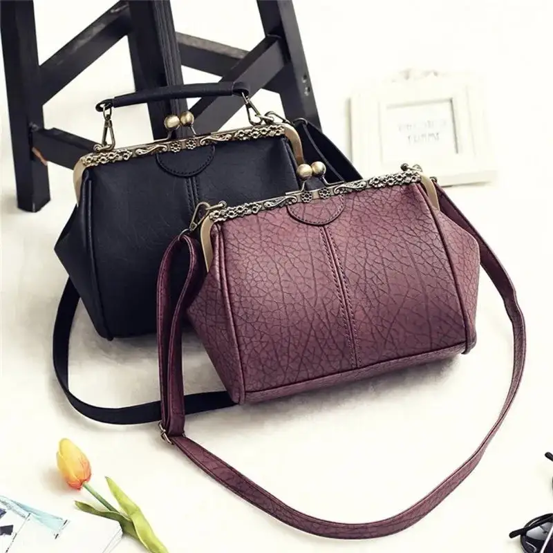 Sophisticated Detail: Luxury Clip-Closure Shoulder Bag