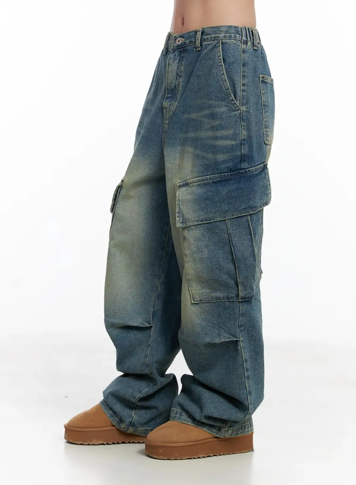 Washed Wide-Leg Cargo Jeans