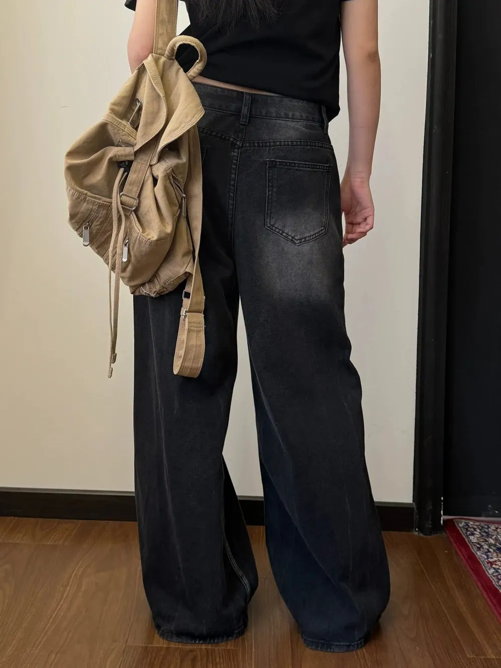 Wide Loose Cut Jeans