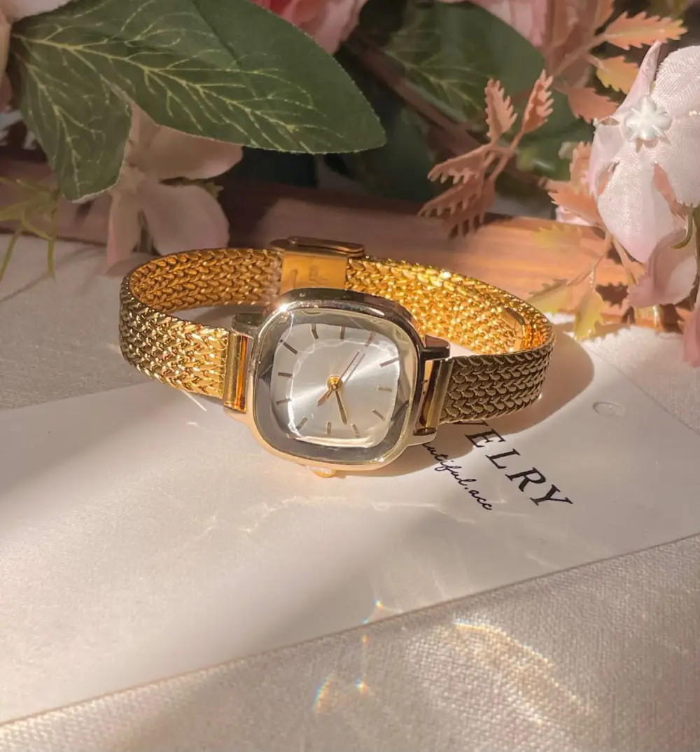 Mesh Textured Vintage Fashion Watch