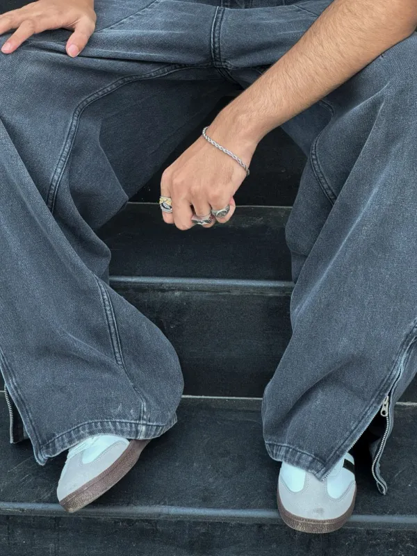 Barrel-Fit Distressed Baggy Jeans
