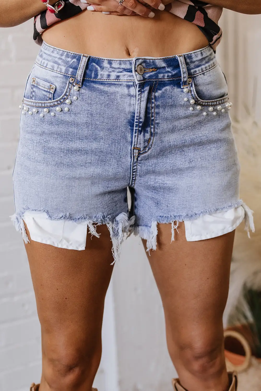 Studded Pockets Raw Hem Denim Shorts