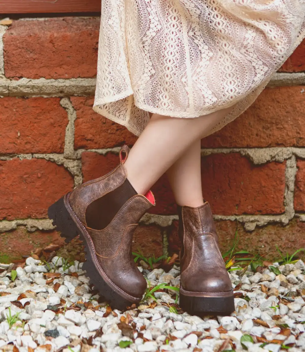 Platform Lightweight Streamlined Chelsea Boots