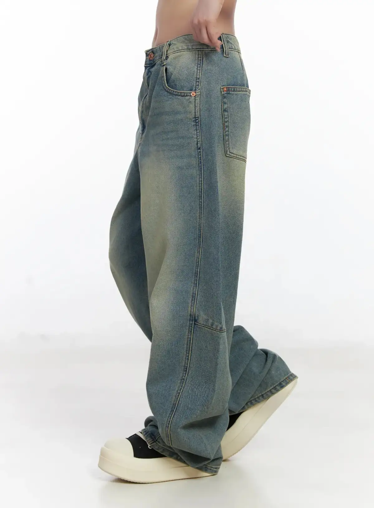 Wide-Fit Wide Leg Baggy Jeans