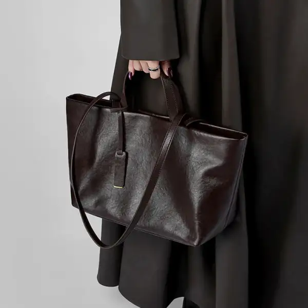 Modern Essential: Genuine Leather Large-Capacity Shoulder Bag
