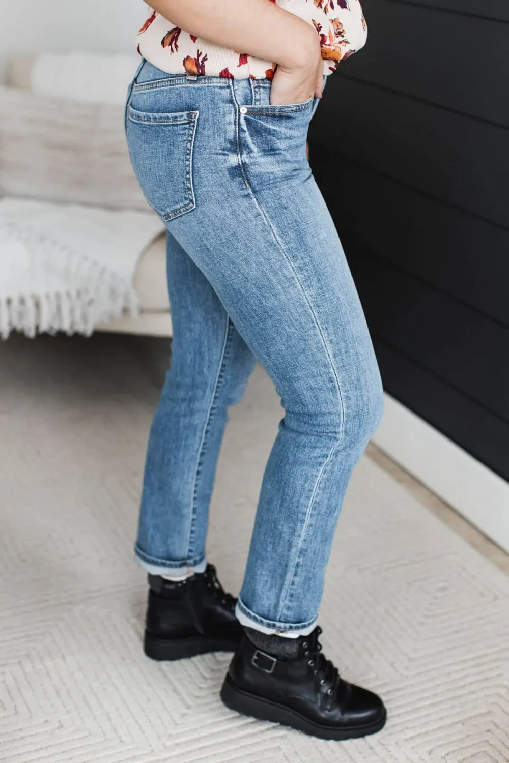 Mid-Rise Straight Leg Clean Finish Jeans