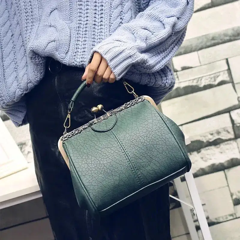 Sophisticated Detail: Luxury Clip-Closure Shoulder Bag