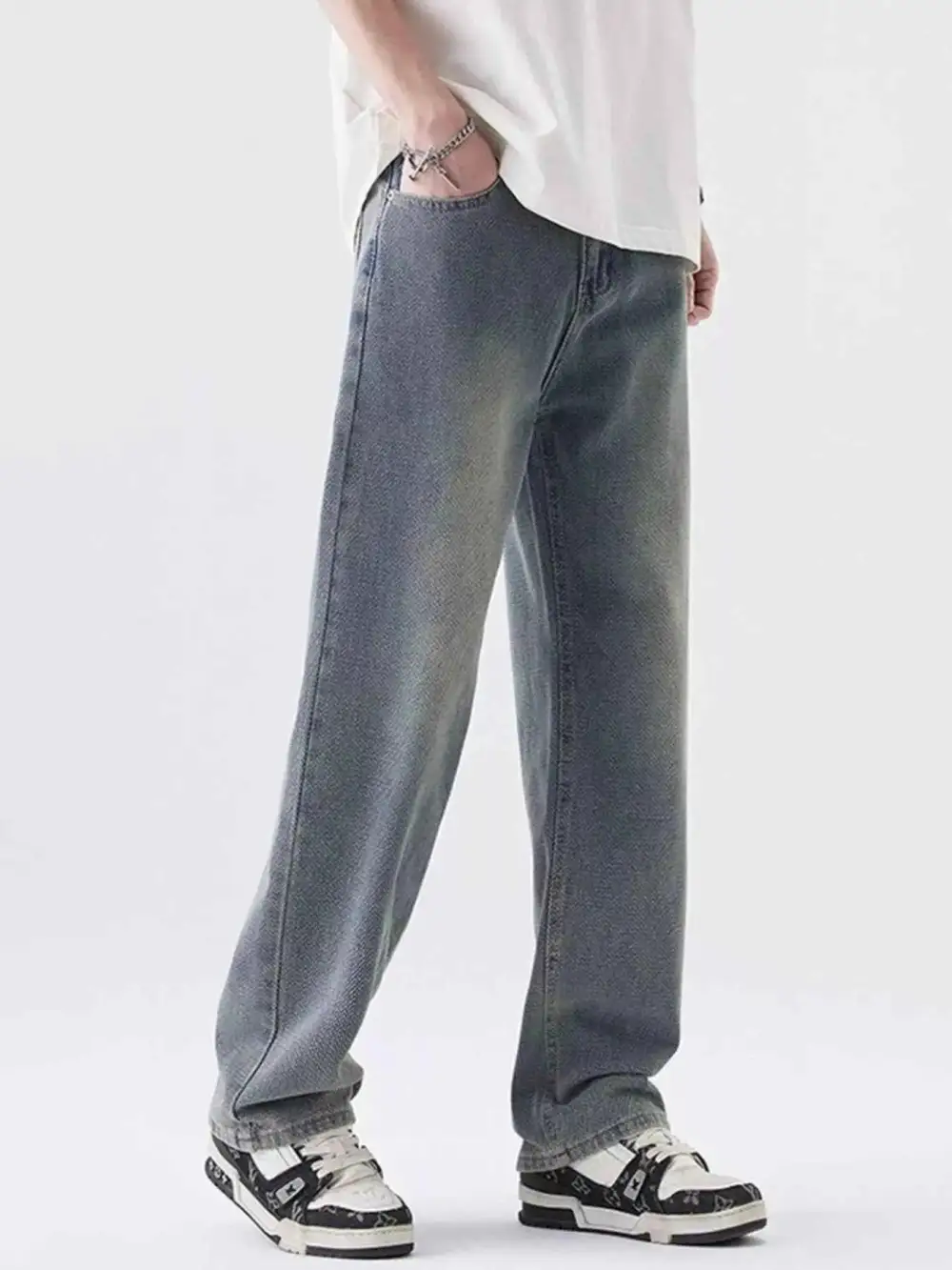 Relaxed Wide Leg Jeans