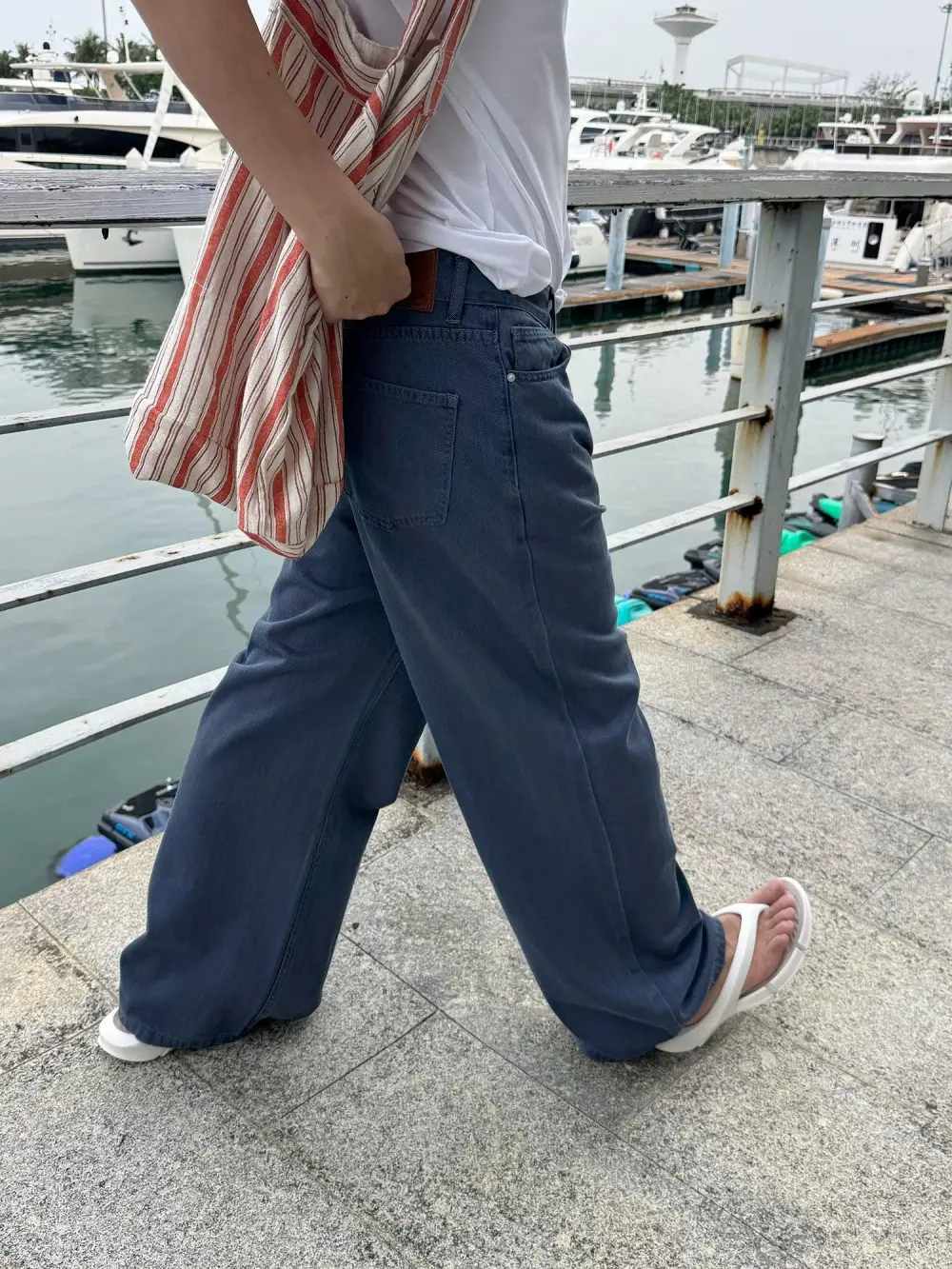 Faded Utility Loose Straight Leg Jeans