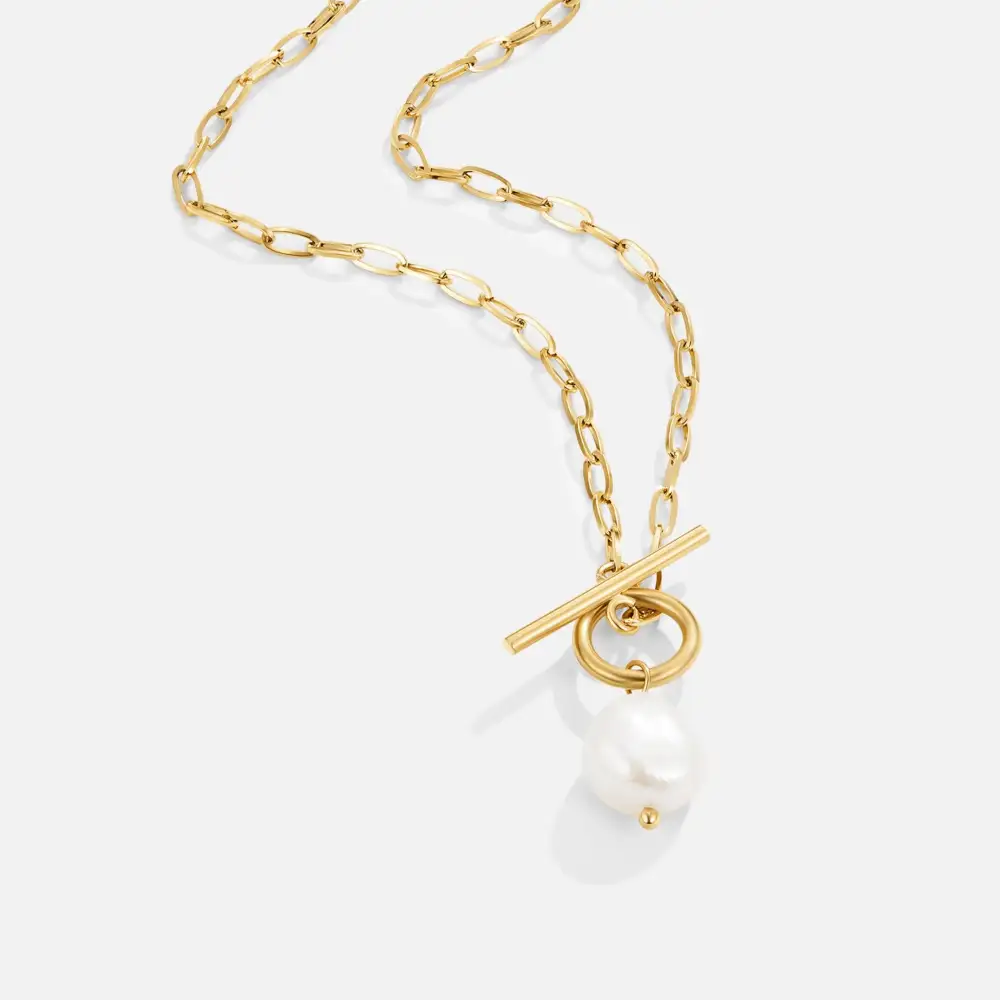 Minimal Pearl Necklace