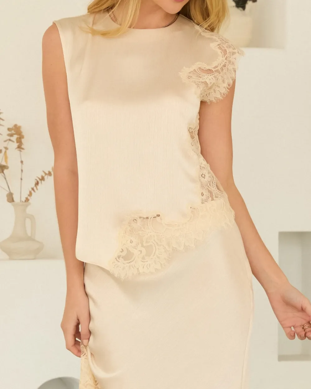 Sleeveless Mixed Lace Blouse