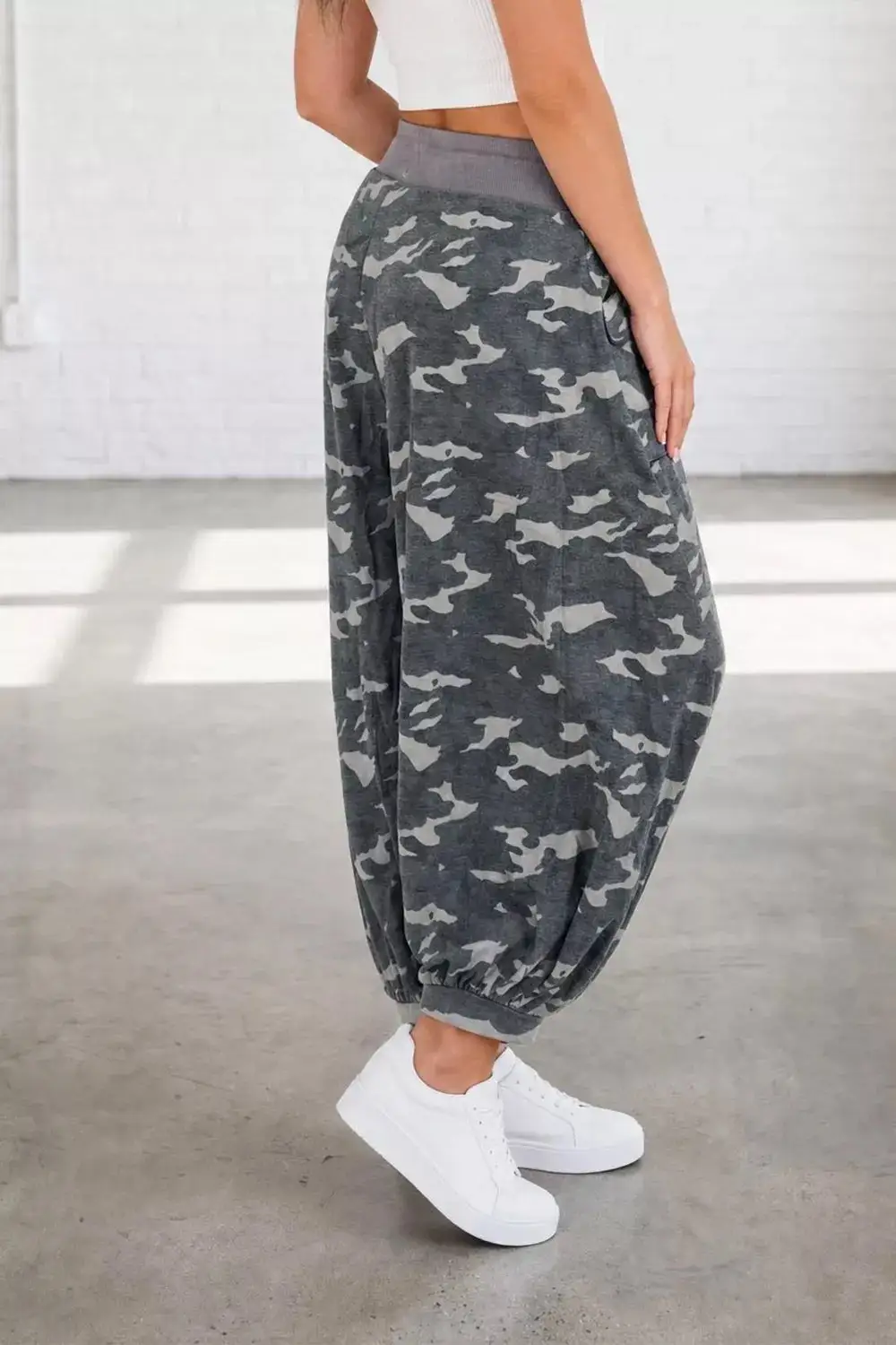 Multicolour Drawstring Contrast Waistband Camouflage Cargo Barrel Pants