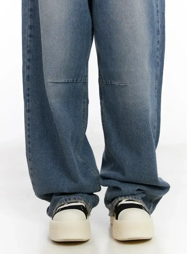 Classic Wide-Fit Jeans
