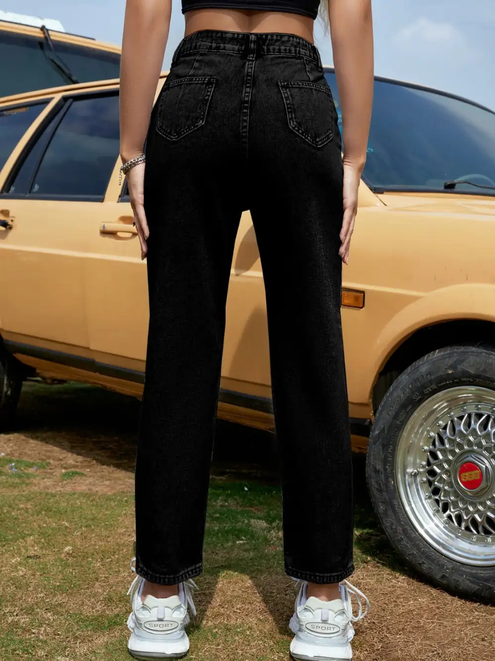 Easy-Wear Washed Pocketed Stretch Straight Leg Jeans