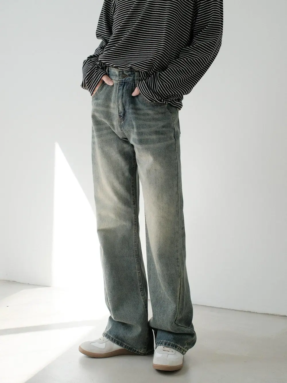 Regular Whisker Line Jeans