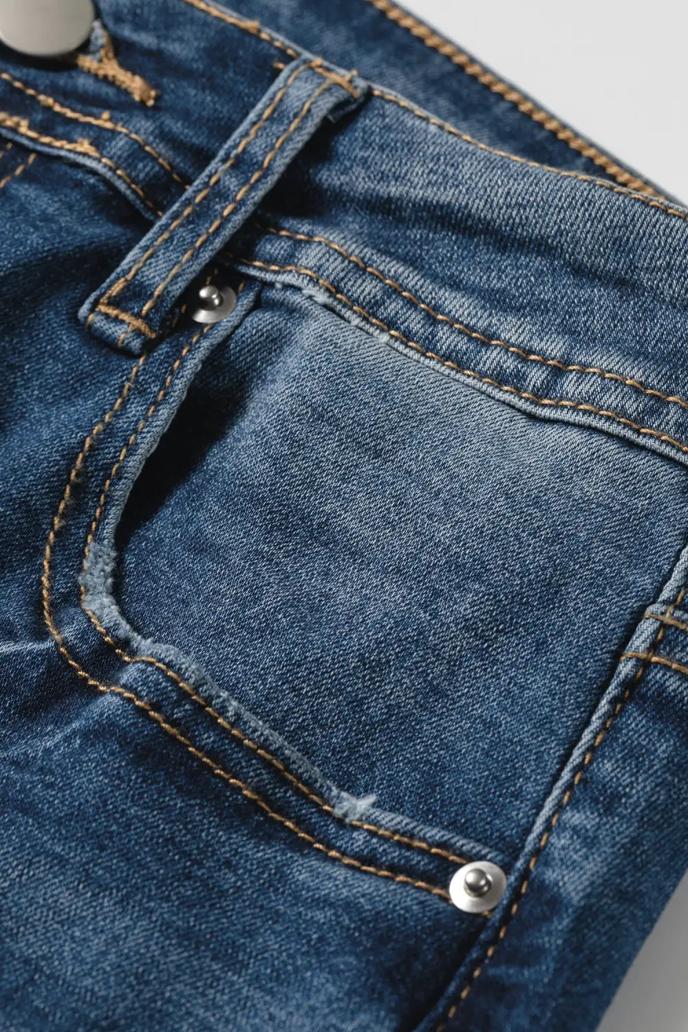 Relaxed Washed Pocketed Straight Leg Jeans