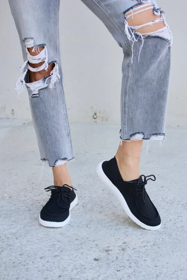 Everyday Lace Flats Sneakers