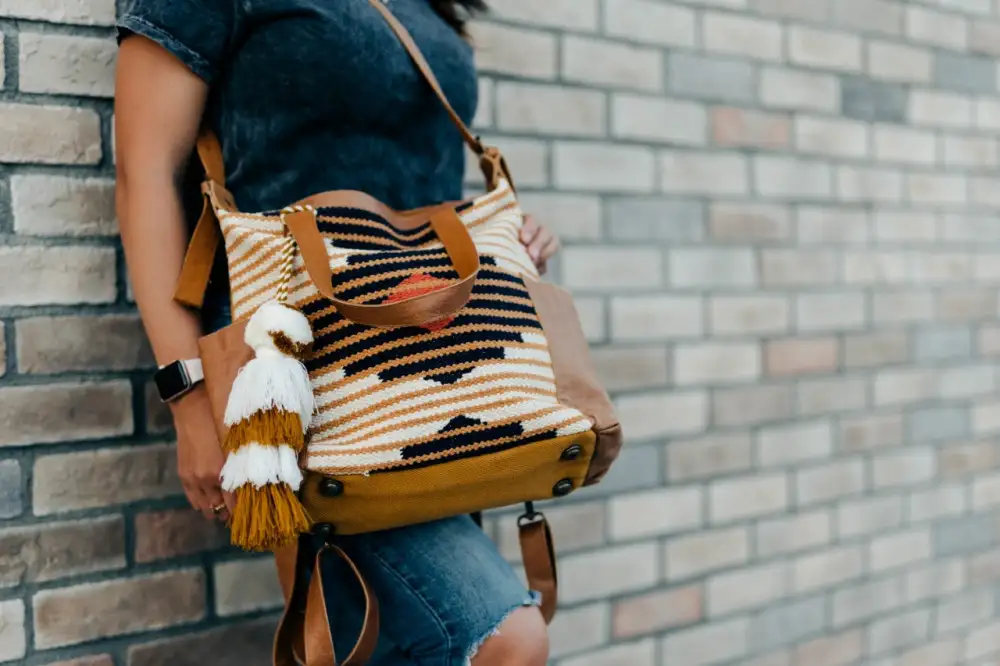 Minimal Detail Shoulder Bag