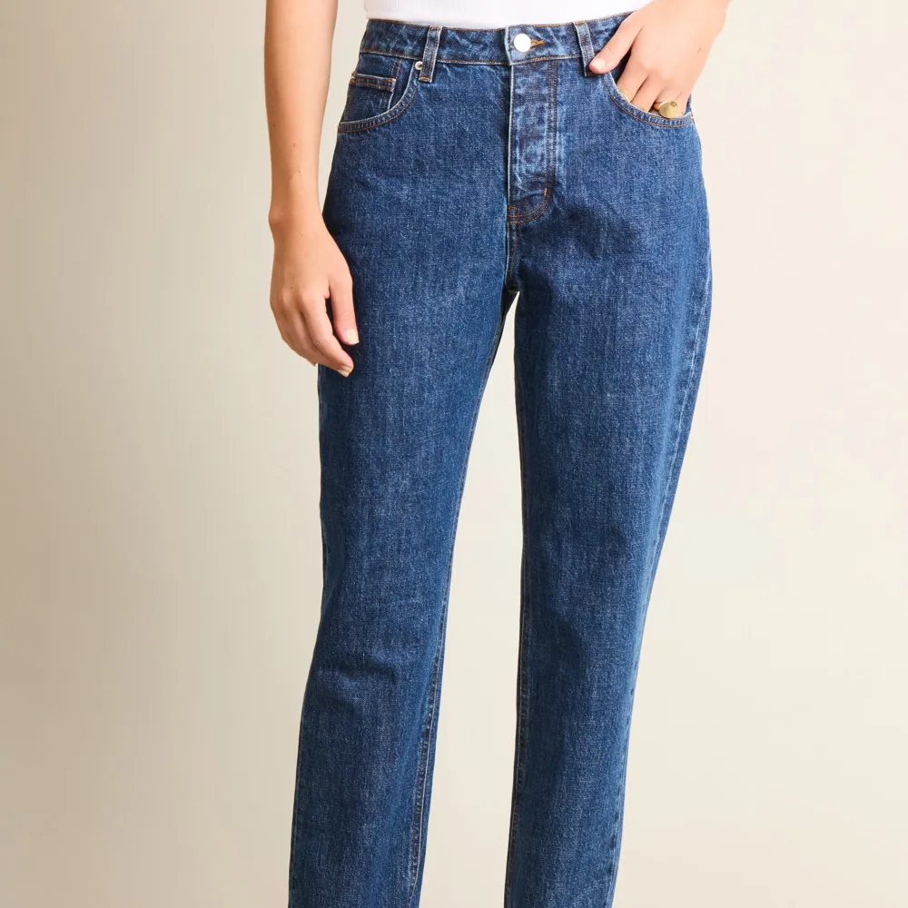 Women's Classic Slim Straight Mid Rise Jeans