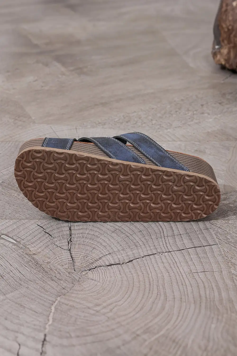 Distinctive Contrast Stitch Crossband Platform Sandals