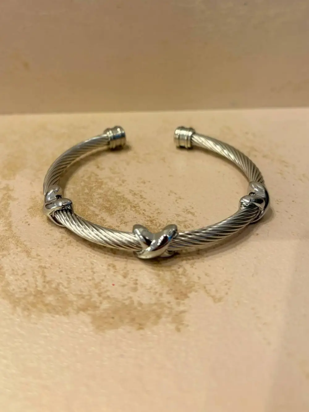 Bracelet With Curled Profile Metal