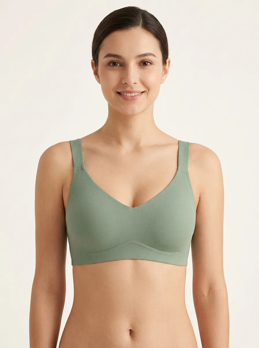 Classic Seamless-Look Ribbed Bra