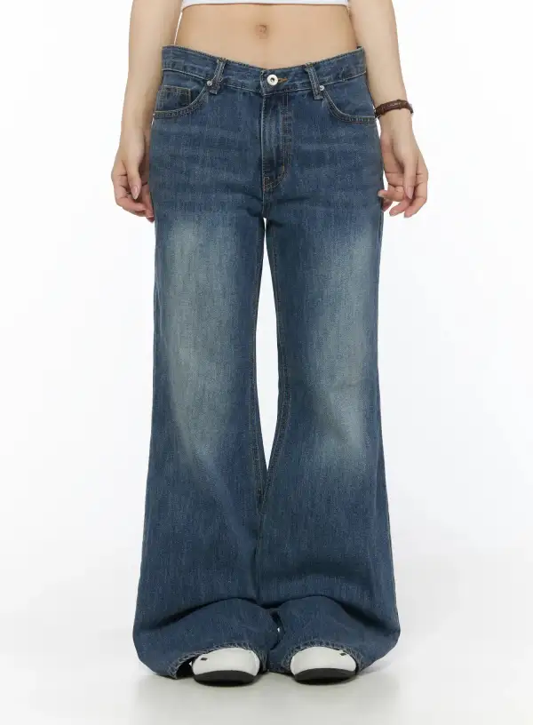 Faded Low-Rise Baggy Jeans