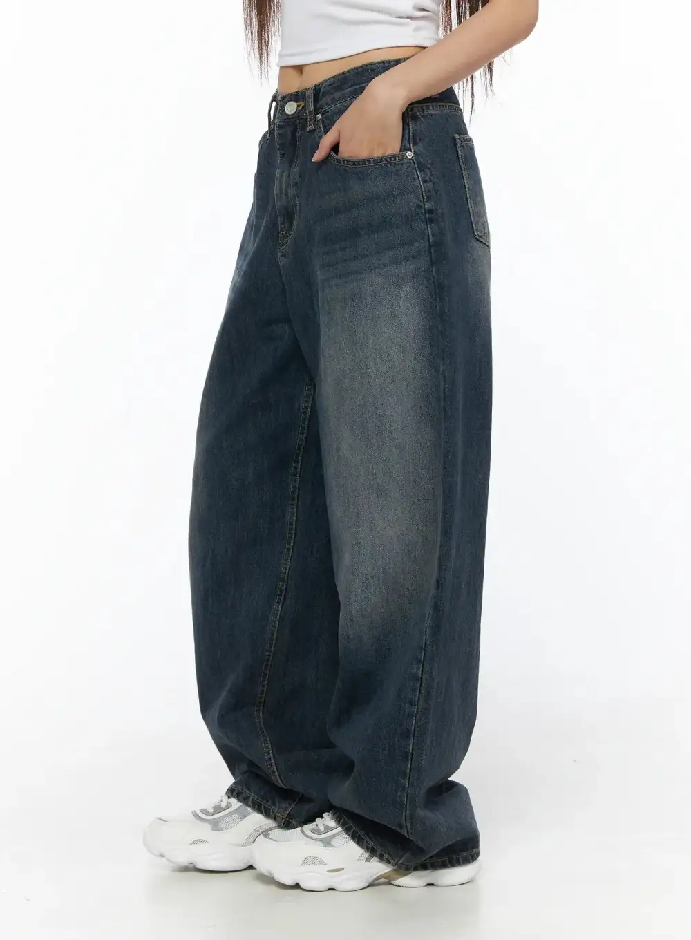 Washed Low-Rise Baggy Jeans