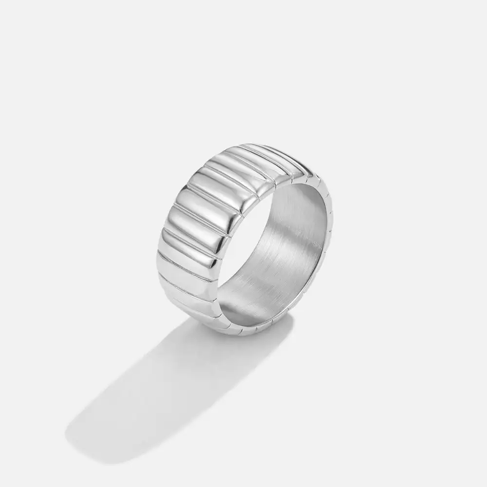 Refined Chunky Ring