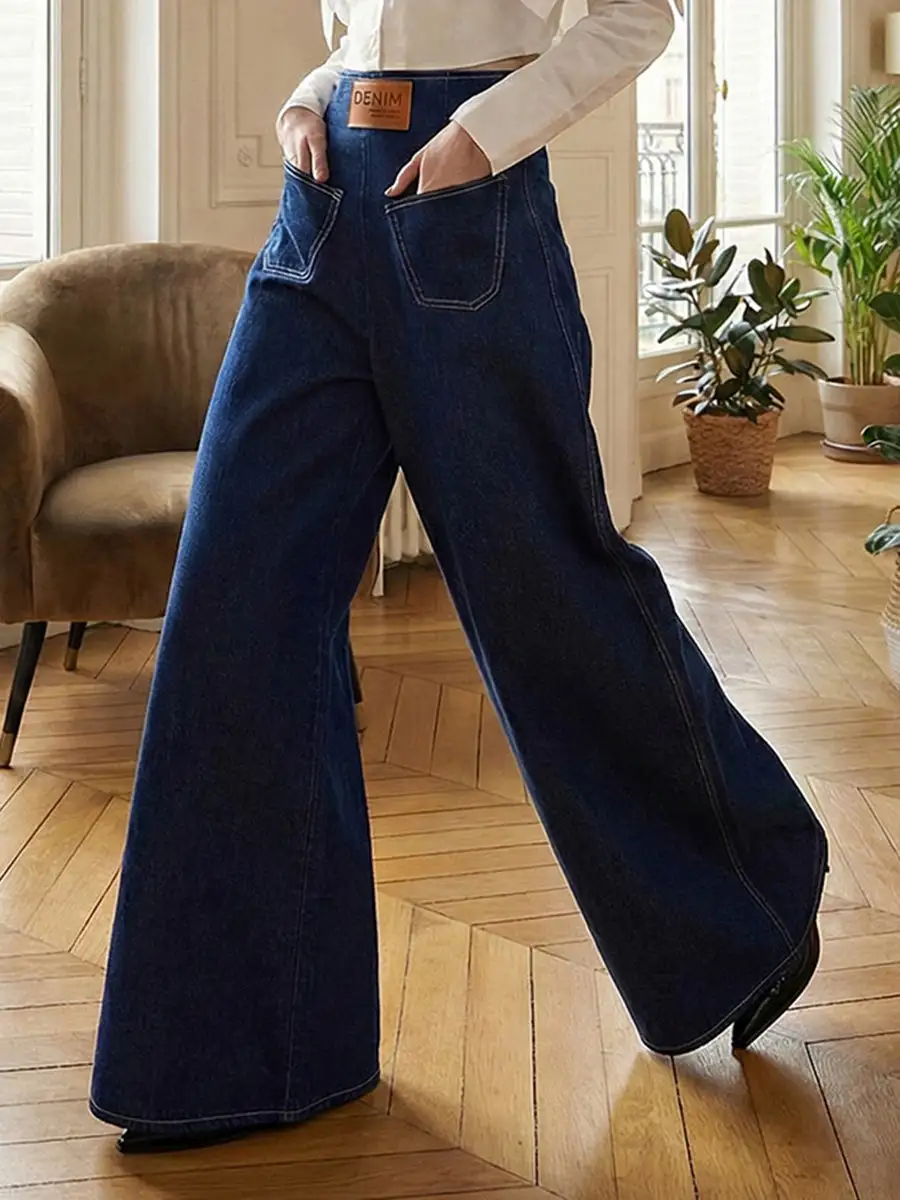 Minimal High Waist Relaxed Fit Wide Leg Elastic Waist Zip Detail Pocket Jeans