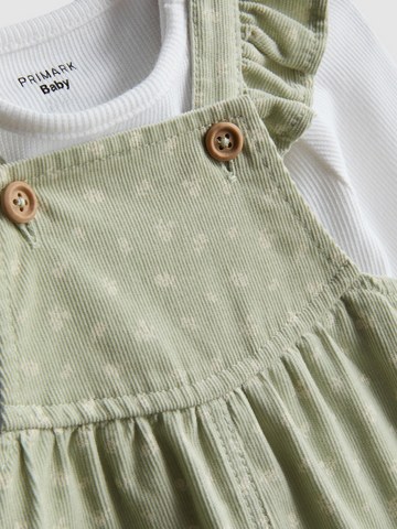 0-18mths | Bodysuit and Corduroy Dungarees Newborn Set detail 3