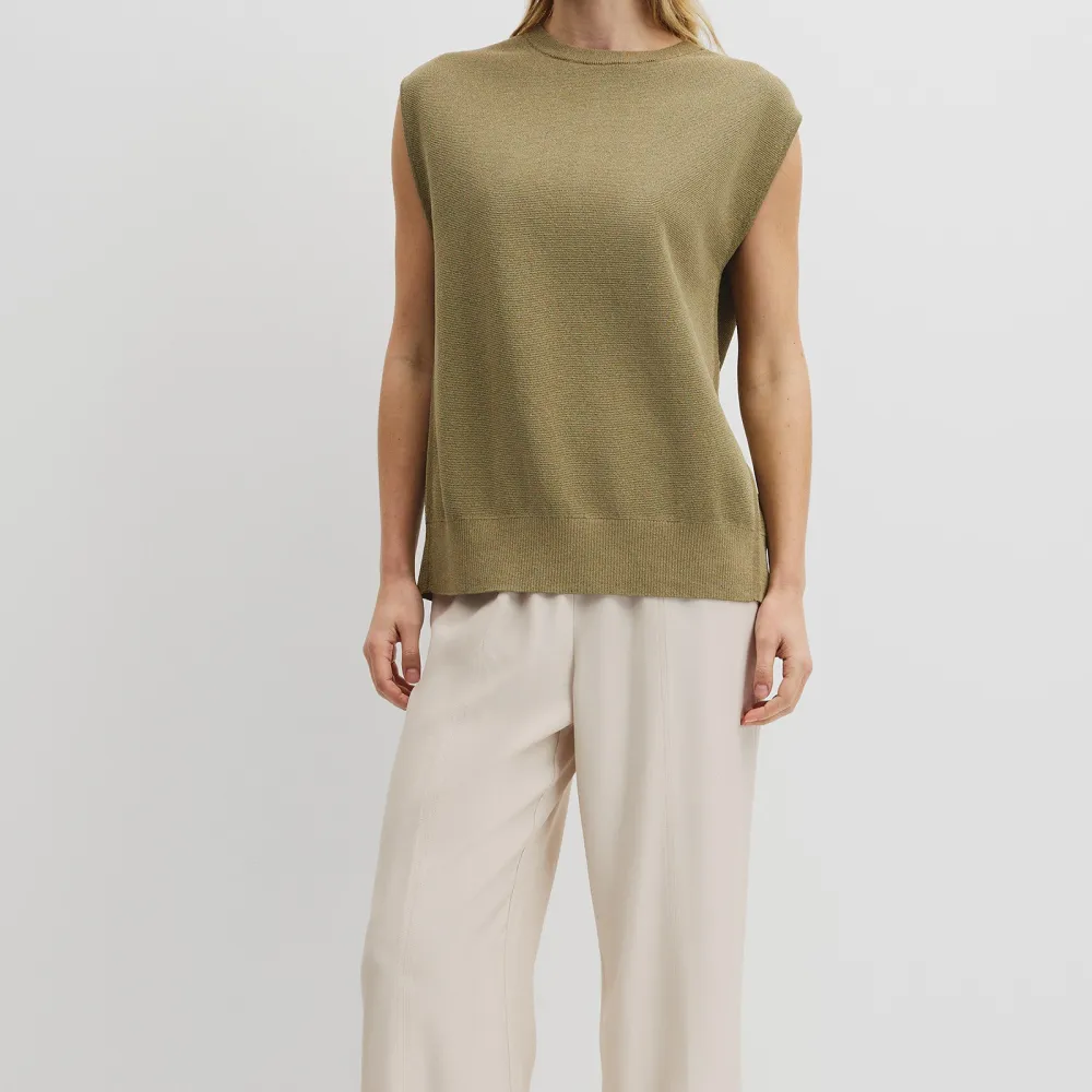 Women's Sleeveless Sweater