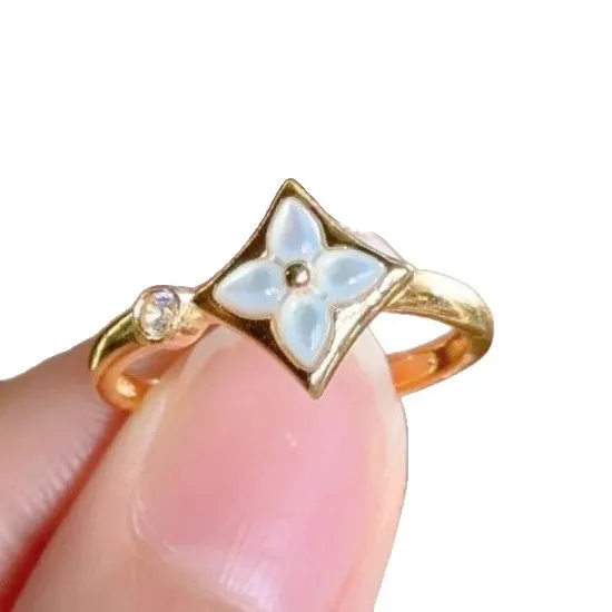 ✨ A Little Detail That Changes Everything.  Delicate, elegant, and effortlessly beautiful. This floral-inspired ring adds the perfect touch of shine to your everyday look. 🤍