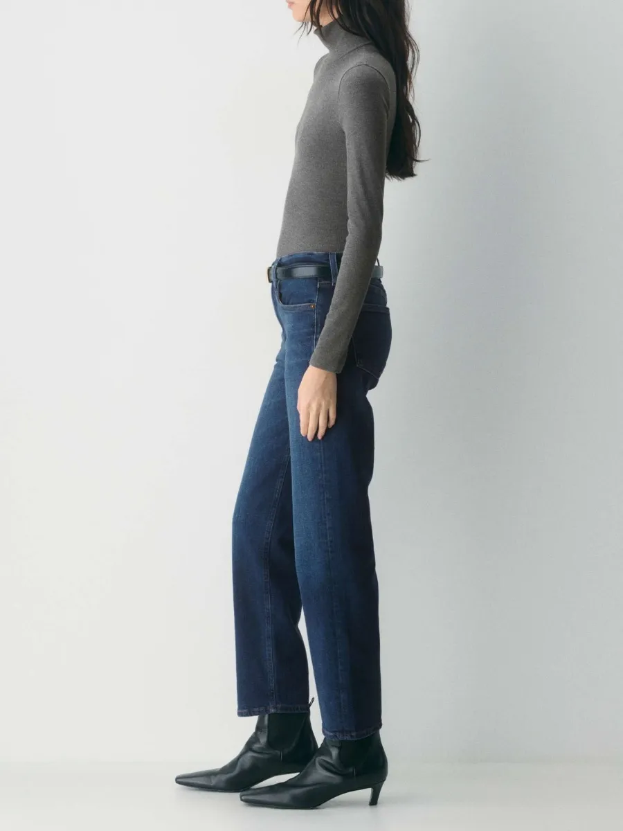 Minimalist Slim Straight Jeans
