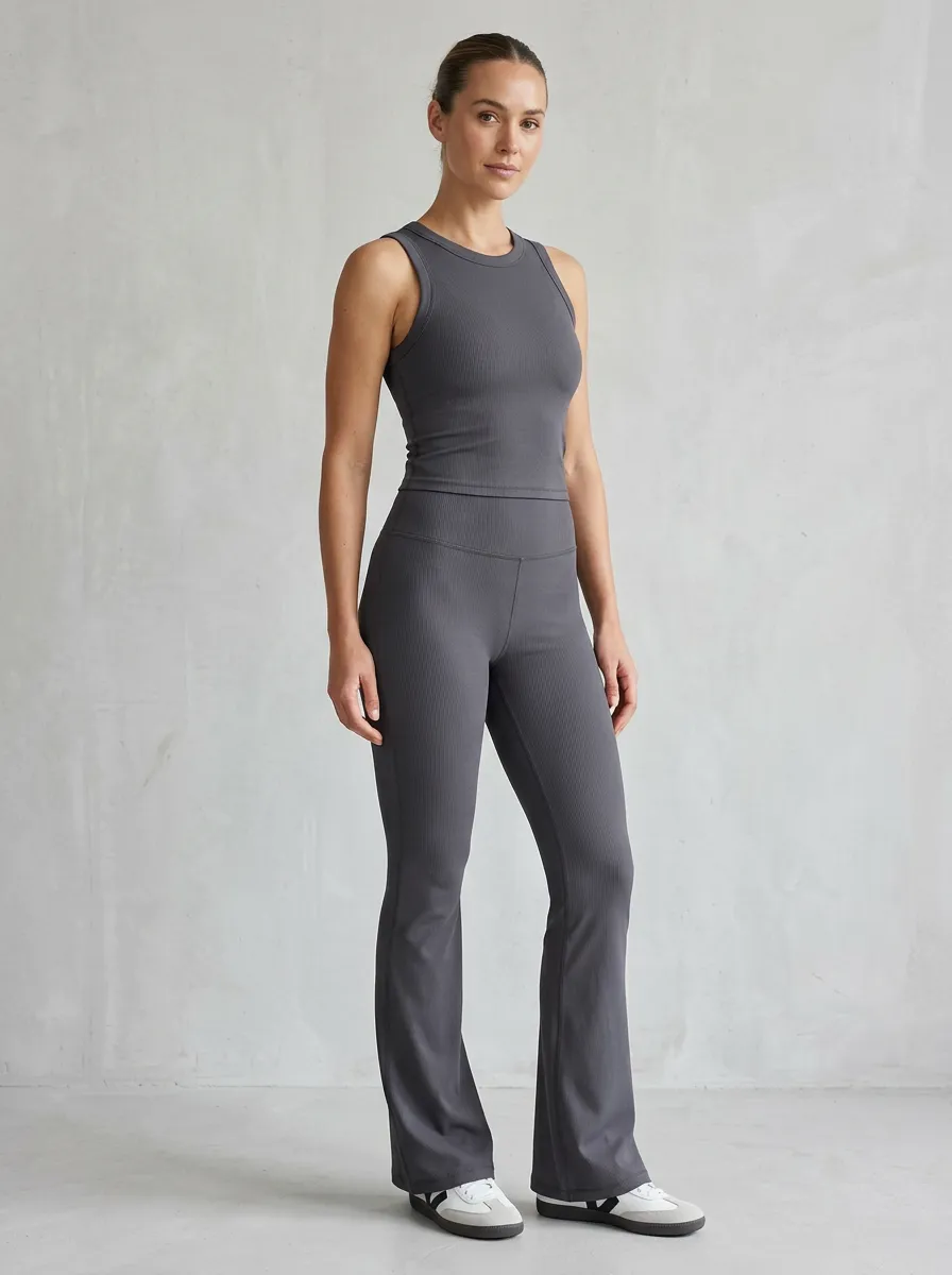 Active Minimal-Look Women's Tank Top Flare Pants Active Set