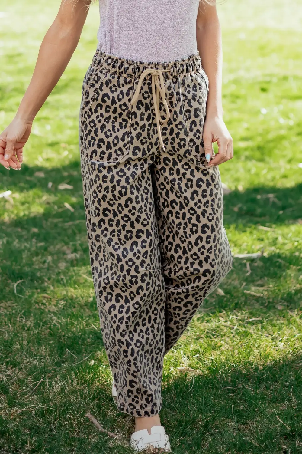 Women's Leopard Print Drawstring Elastic Waist Loose Denim Pants with Pockets