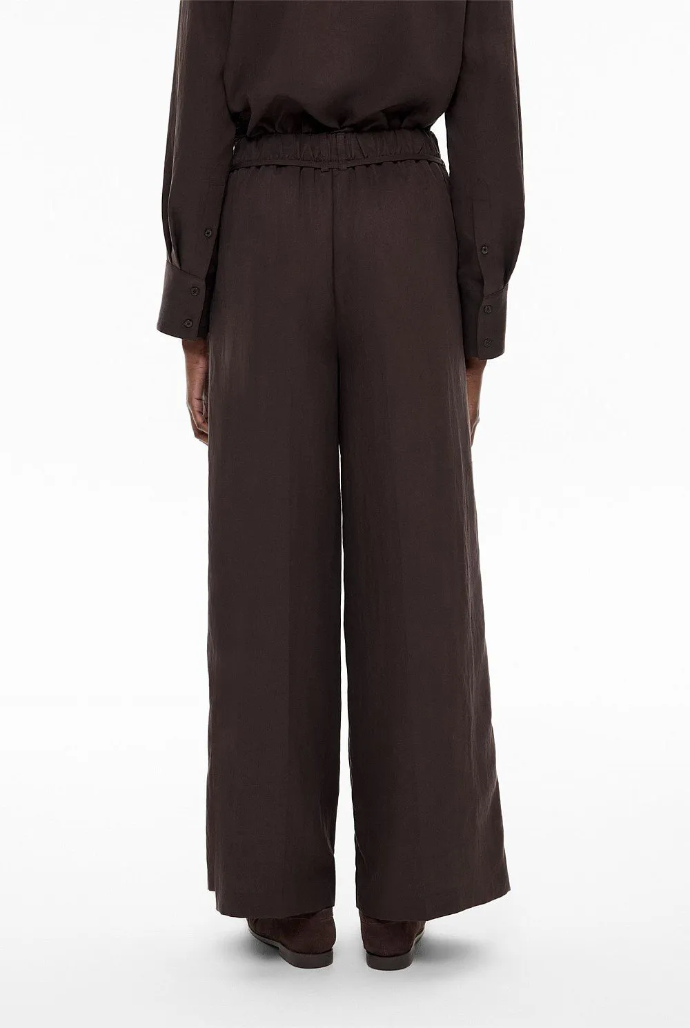 High-Waisted Slimming Wide-Leg Pants With A Belt