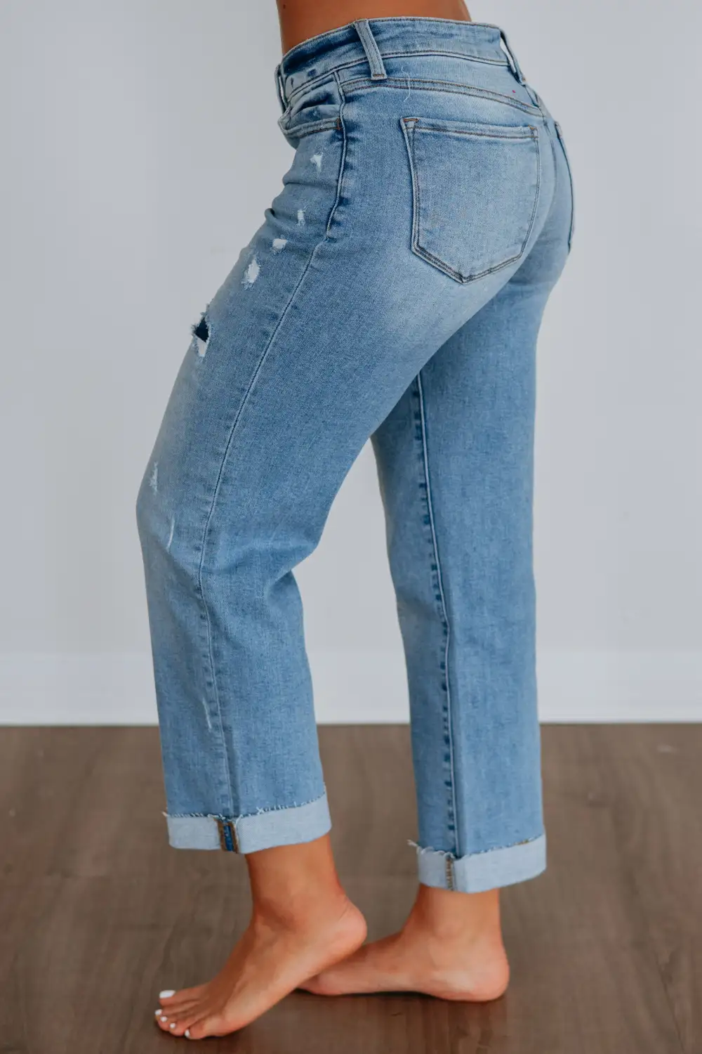 Women's Mid Rise Straight Leg Cropped Jeans