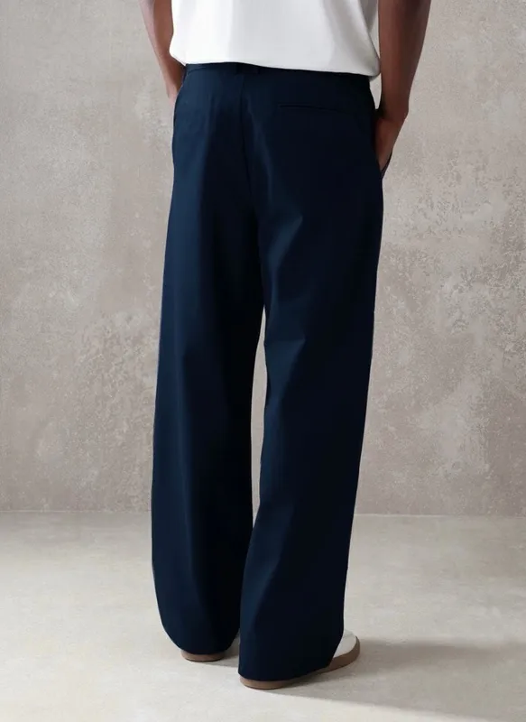 Minimal Pleated Wide-Leg Trousers