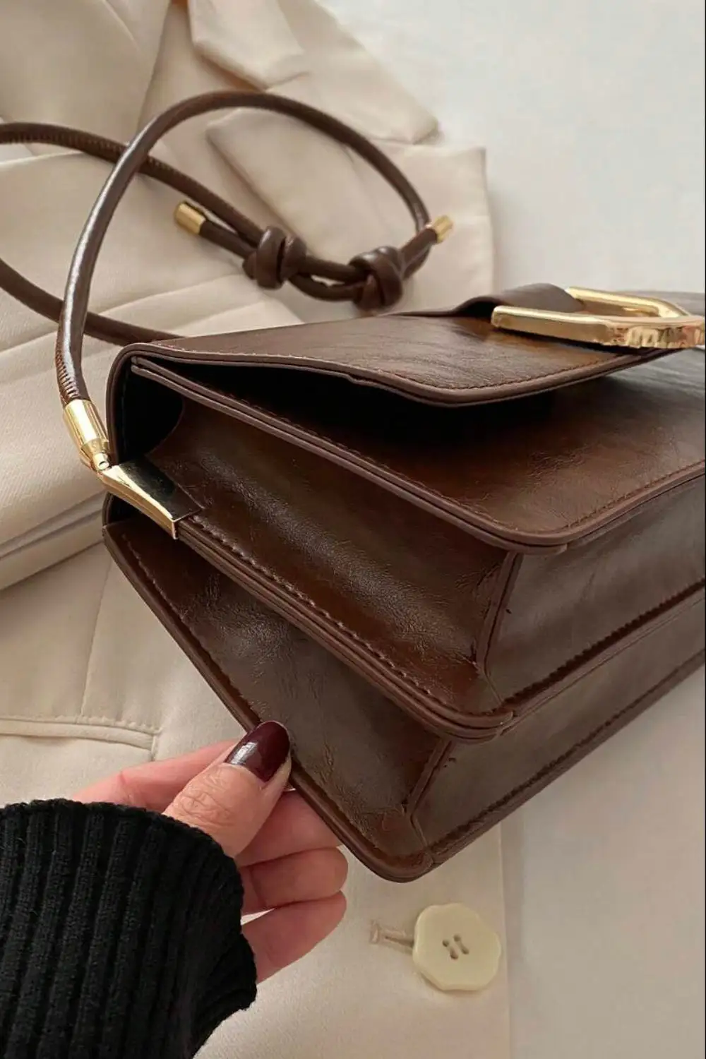 Small Square PU Leather Crossbody Bag – Colorful Detail & Anti-Theft Flap Closure
