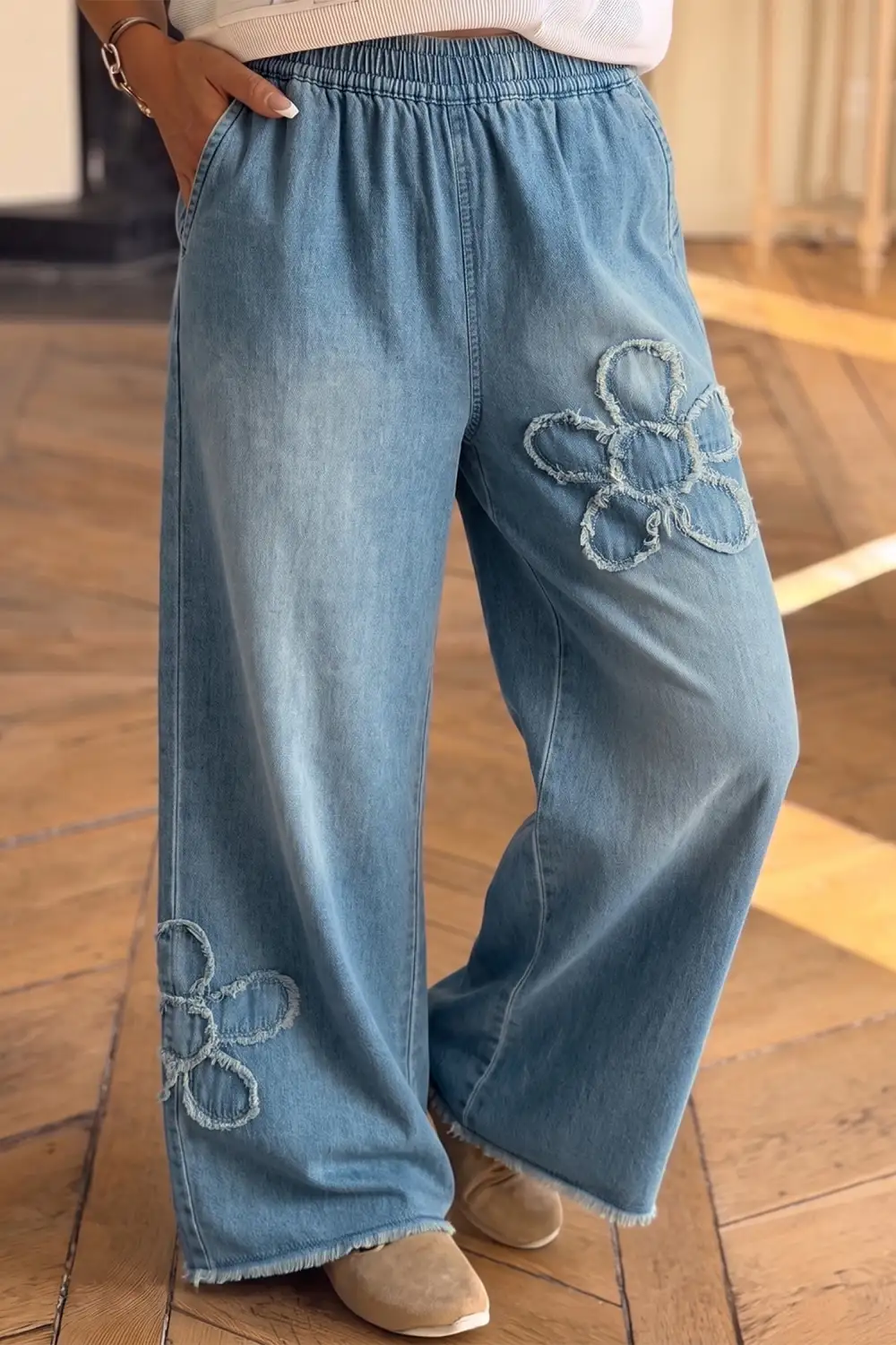 Women's Frayed Floral Patch Wide Leg Raw Hem Wide Leg Jeans