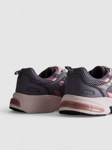 Stripe Low-Top Trainers detail 2