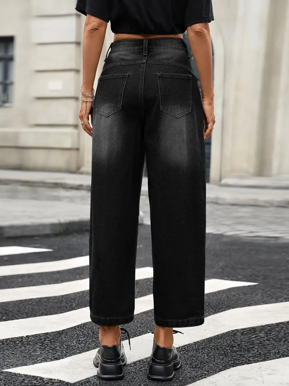 Clean Wide Leg Pocketed Denim Jeans